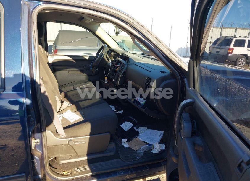 Photo 5 of 2011 Chevrolet Silverado 1500 LT (VIN 3GCPKSEA7BG330268)