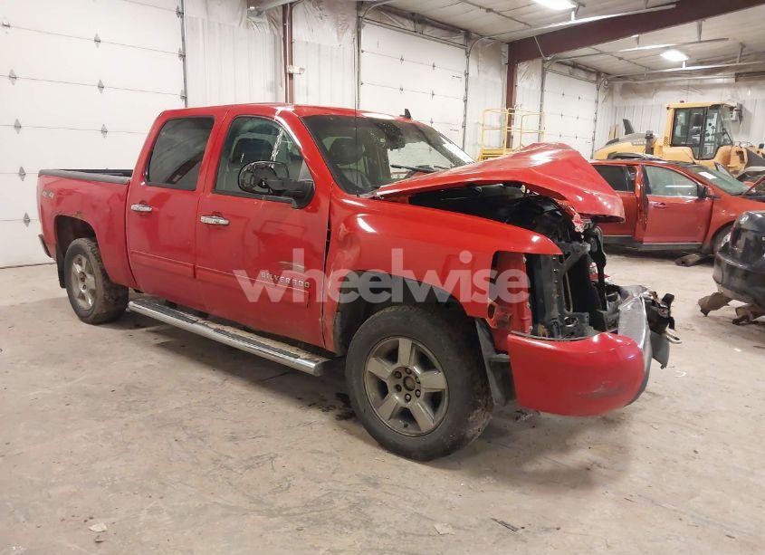 2011 Chevrolet Silverado 1500 LT (VIN 3GCPKSEA7BG371032) main photo