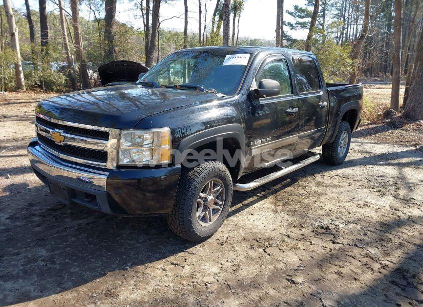 Photo 2 of 2011 Chevrolet Silverado 1500 LT (VIN 3GCPKSEA9BG131951)