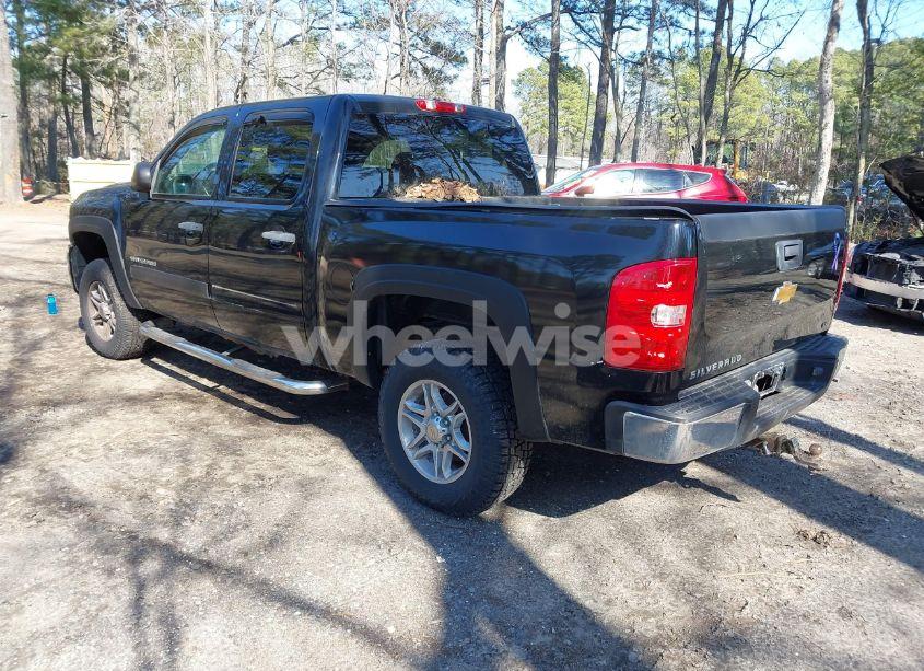 Photo 3 of 2011 Chevrolet Silverado 1500 LT (VIN 3GCPKSEA9BG131951)