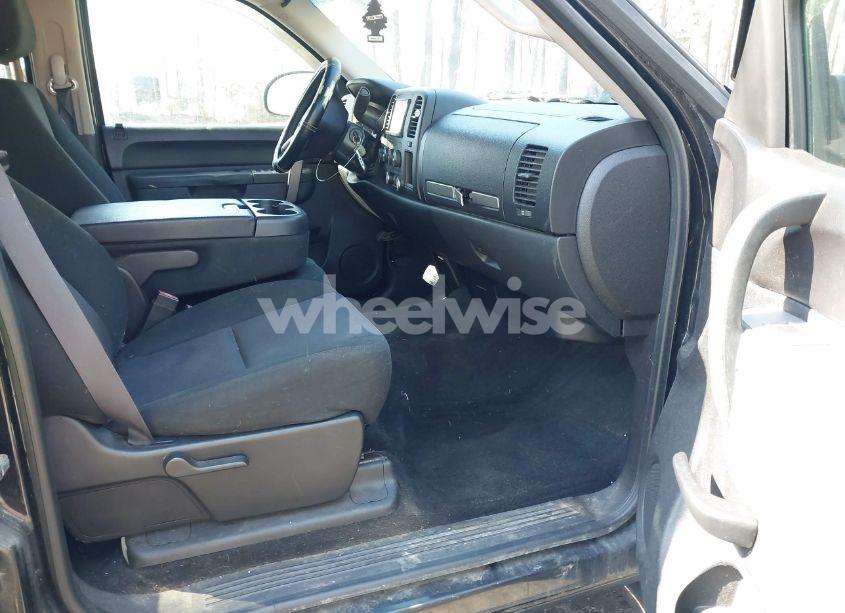 Photo 5 of 2011 Chevrolet Silverado 1500 LT (VIN 3GCPKSEA9BG131951)