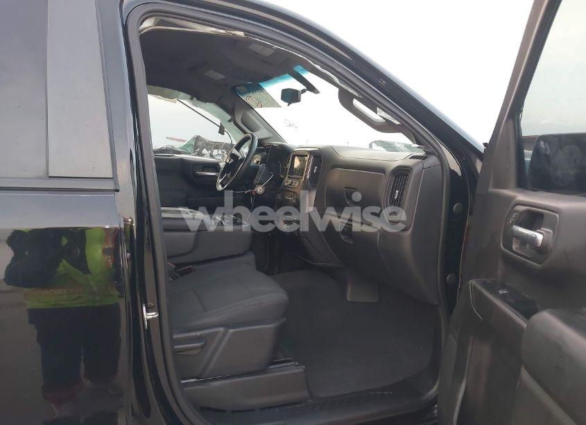 Photo 5 of 2019 Chevrolet Silverado 1500 CUSTOM (VIN 3GCPWBEH0KG231258)