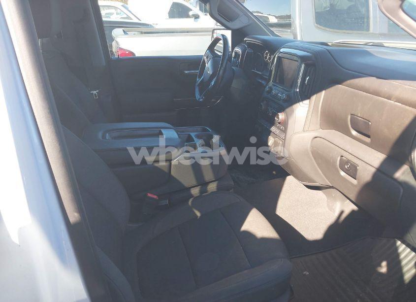 Photo 5 of 2019 Chevrolet Silverado 1500 LT (VIN 3GCPWCED4KG220587)