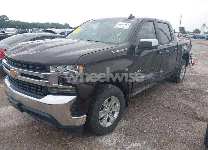 Photo 2 of 2019 Chevrolet Silverado 1500 LT (VIN 3GCPWCEDXKG167765)