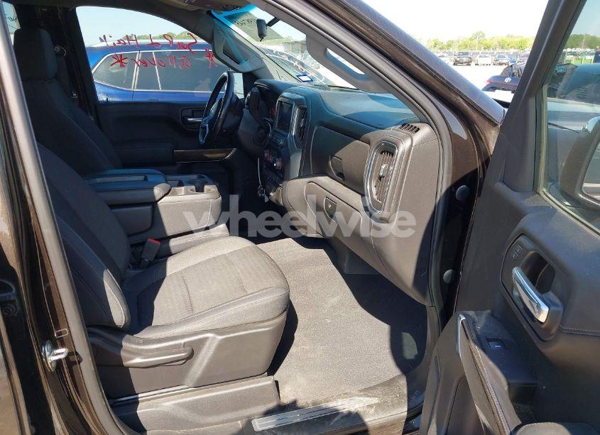 Photo 5 of 2019 Chevrolet Silverado 1500 LT (VIN 3GCPWCEDXKG167765)