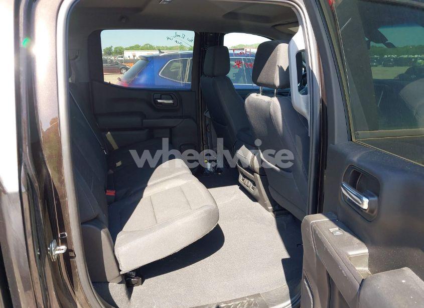 Photo 8 of 2019 Chevrolet Silverado 1500 LT (VIN 3GCPWCEDXKG167765)