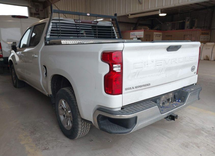 Photo 3 of 2019 Chevrolet Silverado 1500 LT (VIN 3GCPWCEDXKG195582)