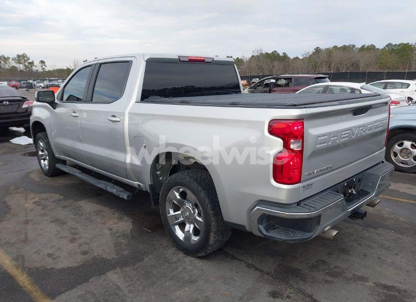 Photo 3 of 2019 Chevrolet Silverado 1500 LT (VIN 3GCPWCEDXKG257563)