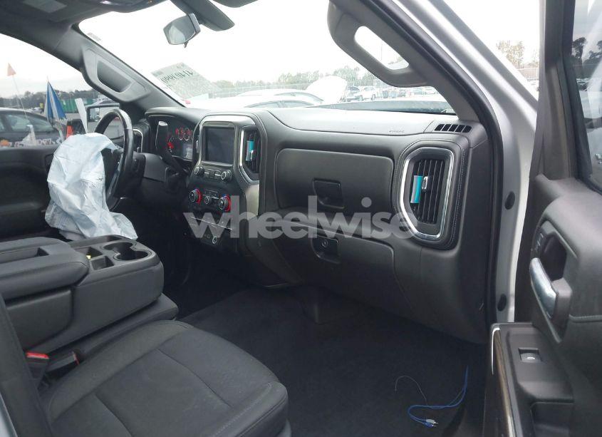 Photo 5 of 2019 Chevrolet Silverado 1500 LT (VIN 3GCPWCEDXKG257563)