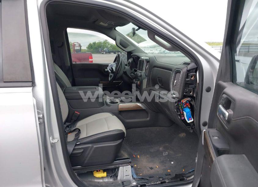 Photo 5 of 2019 Chevrolet Silverado 1500 RST (VIN 3GCPWDED6KG242001)