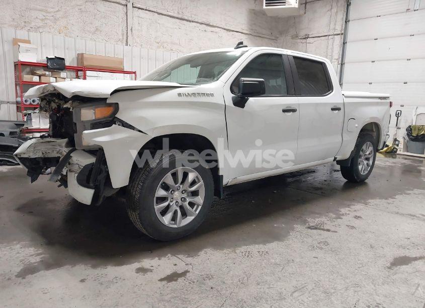 Photo 2 of 2019 Chevrolet Silverado 1500 CUSTOM (VIN 3GCPYBEH7KG167892)