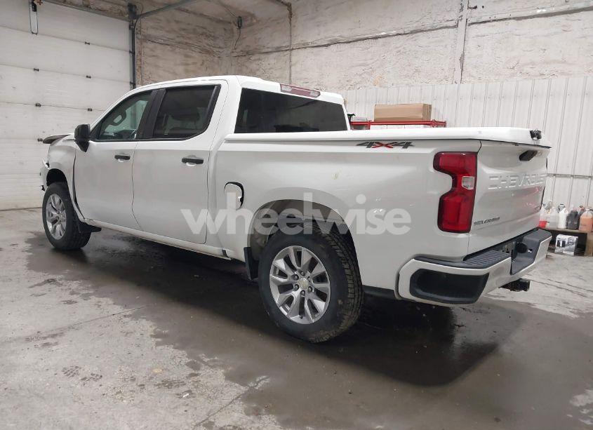 Photo 3 of 2019 Chevrolet Silverado 1500 CUSTOM (VIN 3GCPYBEH7KG167892)