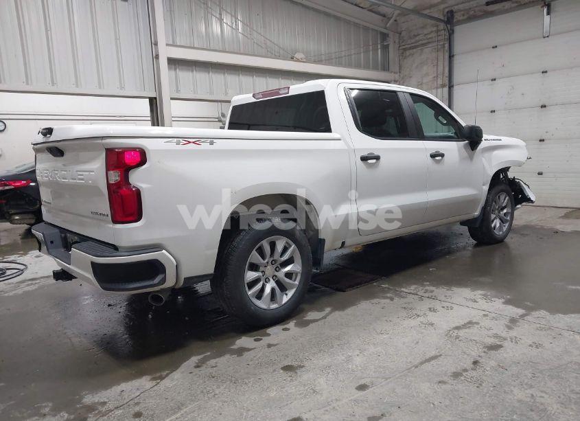 Photo 4 of 2019 Chevrolet Silverado 1500 CUSTOM (VIN 3GCPYBEH7KG167892)