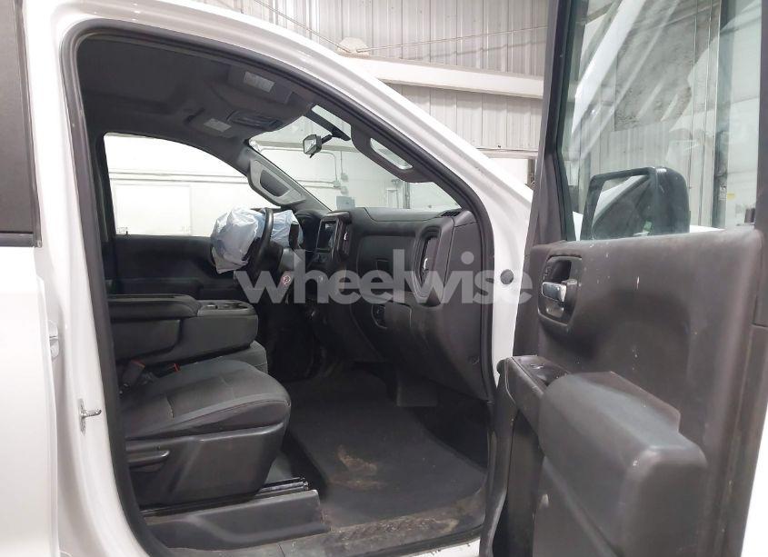 Photo 5 of 2019 Chevrolet Silverado 1500 CUSTOM (VIN 3GCPYBEH7KG167892)