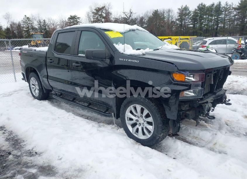 2020 Chevrolet Silverado 1500 4WD SHORT BED CUSTOM (VIN 3GCPYBEH7LG352655) main photo