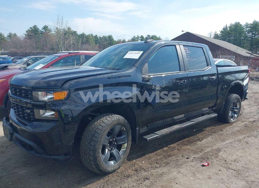 Photo 2 of 2021 Chevrolet Silverado 1500 4WD SHORT BED CUSTOM (VIN 3GCPYBEH9MG172952)