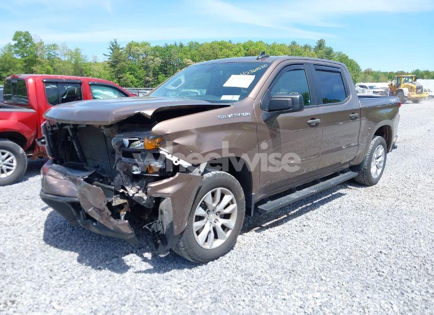 Photo 2 of 2019 Chevrolet Silverado 1500 CUSTOM (VIN 3GCPYBEHXKG241256)