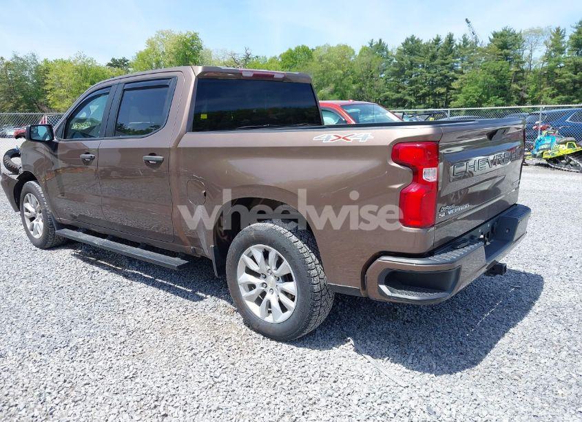 Photo 3 of 2019 Chevrolet Silverado 1500 CUSTOM (VIN 3GCPYBEHXKG241256)