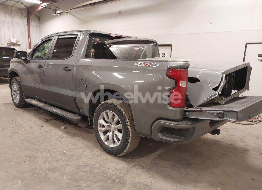 Photo 3 of 2021 Chevrolet Silverado 1500 CUSTOM (VIN 3GCPYBEK1MG325092)