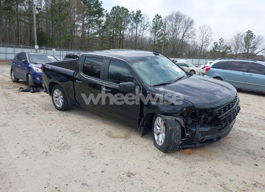 2020 Chevrolet Silverado 1500 4WD SHORT BED CUSTOM (VIN 3GCPYBEK3LG352700) main photo