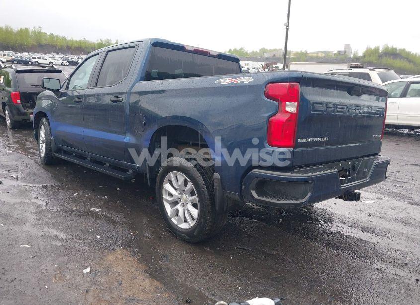 Photo 3 of 2021 Chevrolet Silverado 1500 4WD SHORT BED CUSTOM (VIN 3GCPYBEK3MG294668)