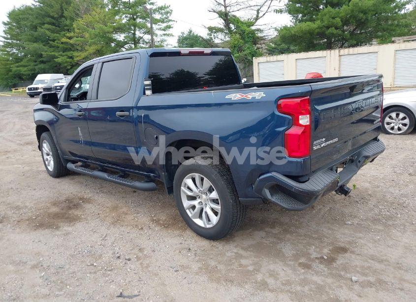 Photo 3 of 2021 Chevrolet Silverado 1500 4WD SHORT BED CUSTOM (VIN 3GCPYBEK3MG360149)