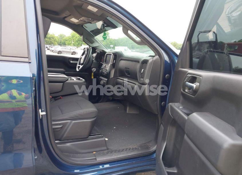 Photo 5 of 2021 Chevrolet Silverado 1500 4WD SHORT BED CUSTOM (VIN 3GCPYBEK3MG360149)