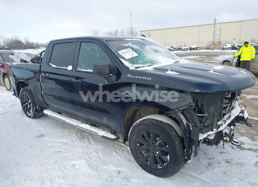 2020 Chevrolet Silverado 1500 4WD SHORT BED CUSTOM (VIN 3GCPYBEK4LG336733) main photo