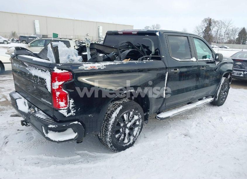 Photo 4 of 2020 Chevrolet Silverado 1500 4WD SHORT BED CUSTOM (VIN 3GCPYBEK4LG336733)