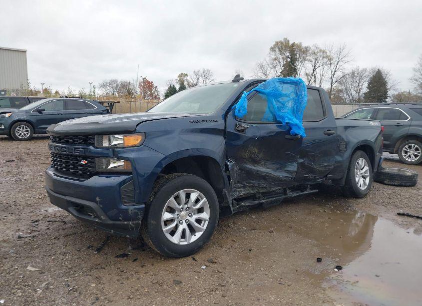 Photo 2 of 2021 Chevrolet Silverado 1500 4WD SHORT BED CUSTOM (VIN 3GCPYBEK5MG134081)