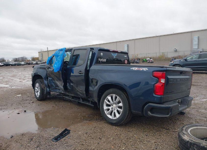 Photo 3 of 2021 Chevrolet Silverado 1500 4WD SHORT BED CUSTOM (VIN 3GCPYBEK5MG134081)