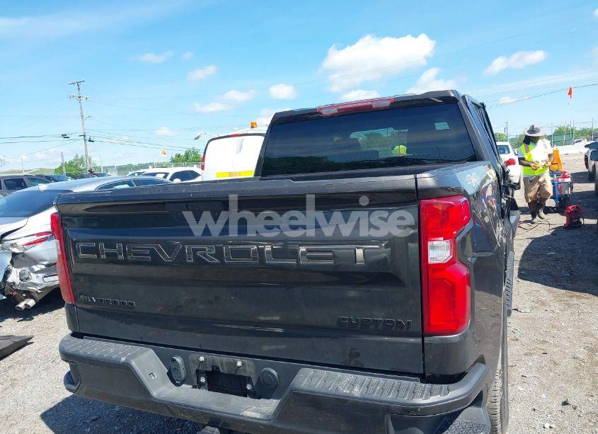 Photo 16 of 2021 Chevrolet Silverado 1500 4WD SHORT BED CUSTOM (VIN 3GCPYBEK5MG240529)
