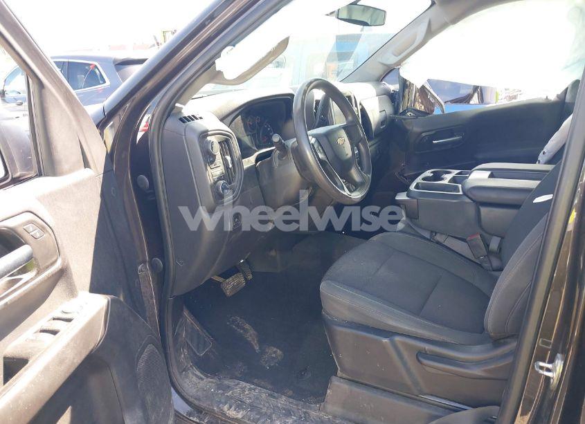 Photo 5 of 2021 Chevrolet Silverado 1500 4WD SHORT BED CUSTOM (VIN 3GCPYBEK5MG240529)