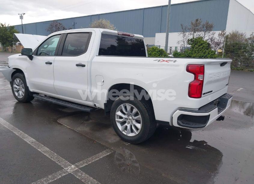 Photo 3 of 2021 Chevrolet Silverado 1500 4WD SHORT BED CUSTOM (VIN 3GCPYBEK5MG426362)