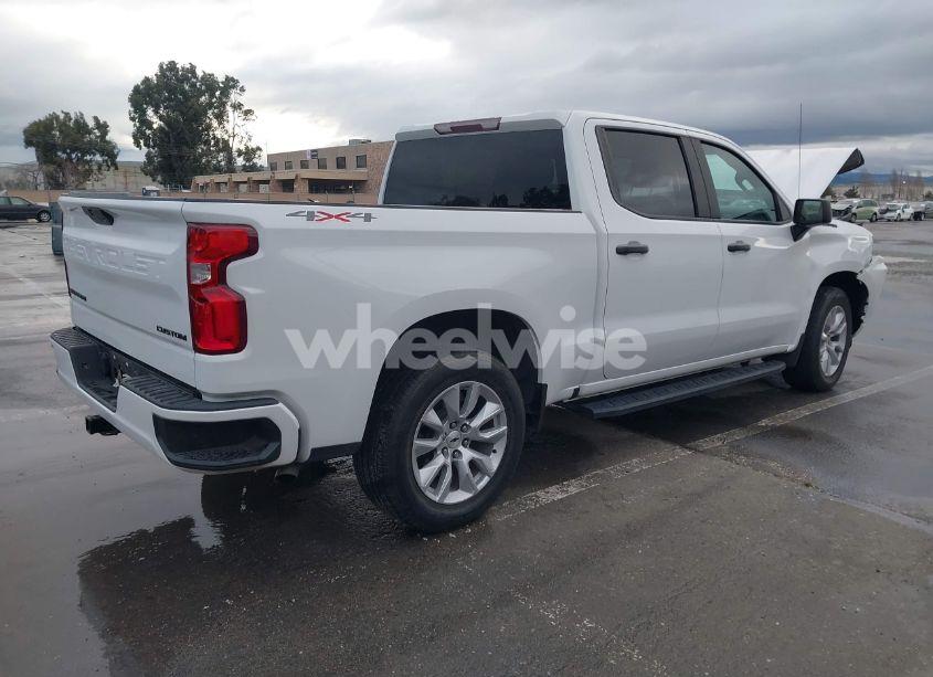 Photo 4 of 2021 Chevrolet Silverado 1500 4WD SHORT BED CUSTOM (VIN 3GCPYBEK5MG426362)