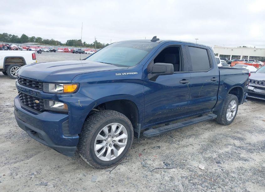 Photo 2 of 2021 Chevrolet Silverado 1500 4WD SHORT BED CUSTOM (VIN 3GCPYBEK7MG323945)