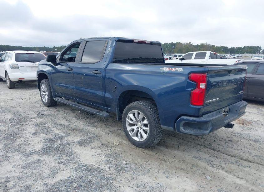 Photo 3 of 2021 Chevrolet Silverado 1500 4WD SHORT BED CUSTOM (VIN 3GCPYBEK7MG323945)