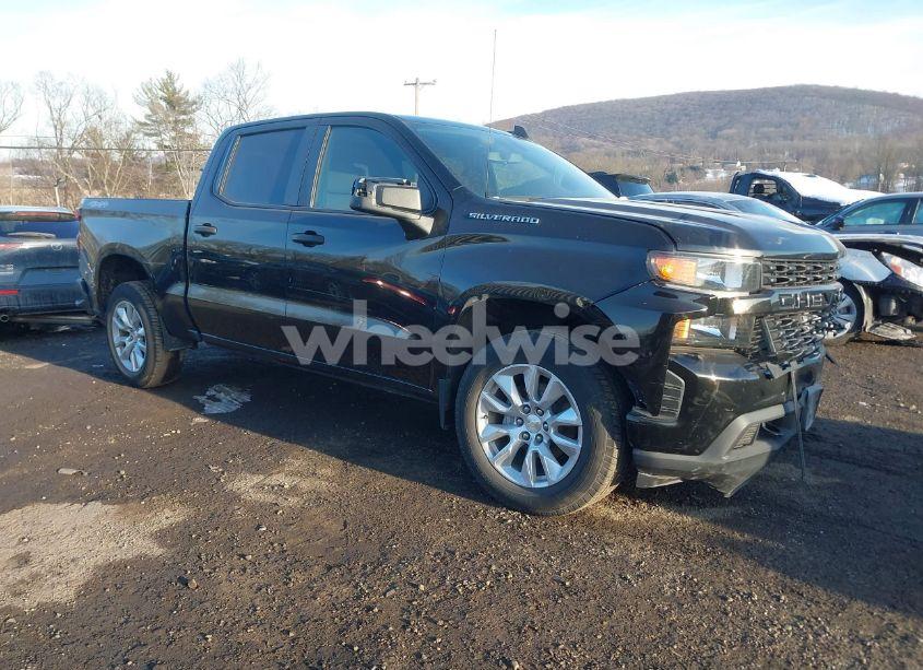 2020 Chevrolet Silverado 1500 4WD SHORT BED CUSTOM (VIN 3GCPYBEK9LG380470) main photo