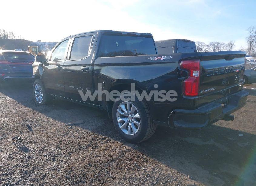 Photo 3 of 2020 Chevrolet Silverado 1500 4WD SHORT BED CUSTOM (VIN 3GCPYBEK9LG380470)