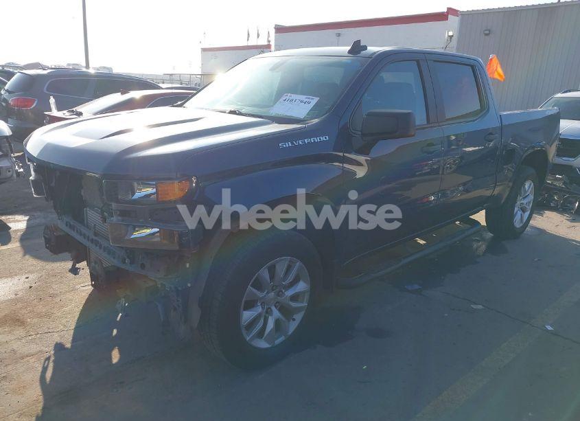 Photo 2 of 2021 Chevrolet Silverado 1500 4WD SHORT BED CUSTOM (VIN 3GCPYBEK9MG341735)