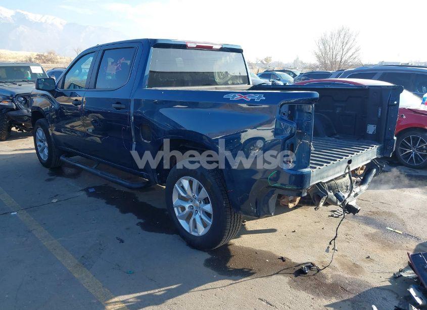 Photo 3 of 2021 Chevrolet Silverado 1500 4WD SHORT BED CUSTOM (VIN 3GCPYBEK9MG341735)