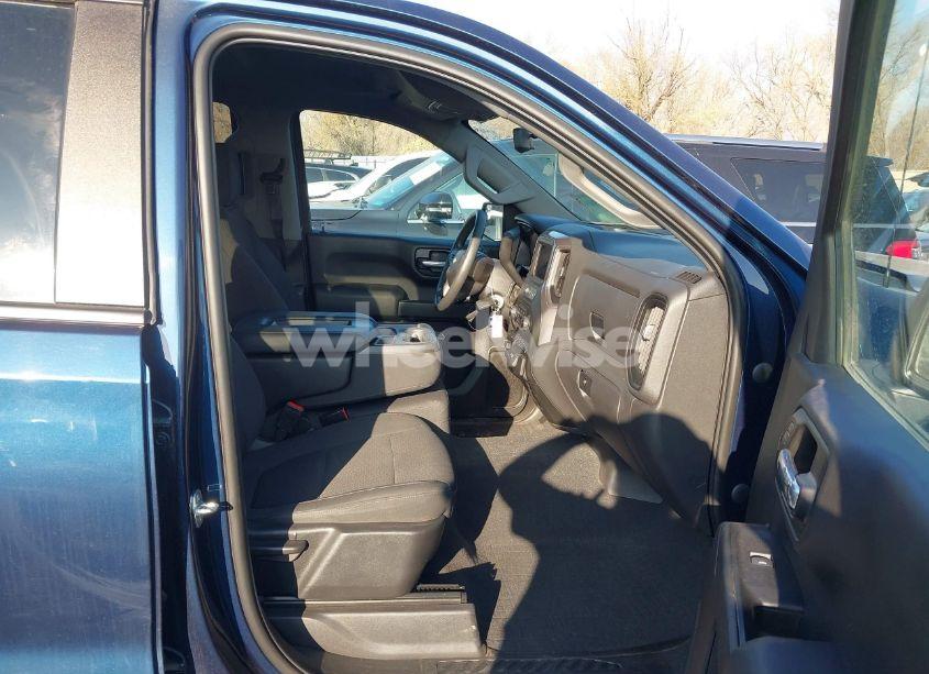 Photo 5 of 2021 Chevrolet Silverado 1500 4WD SHORT BED CUSTOM (VIN 3GCPYBEK9MG341735)