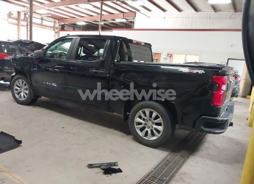 Photo 3 of 2020 Chevrolet Silverado 1500 4WD SHORT BED CUSTOM (VIN 3GCPYBEKXLG417039)
