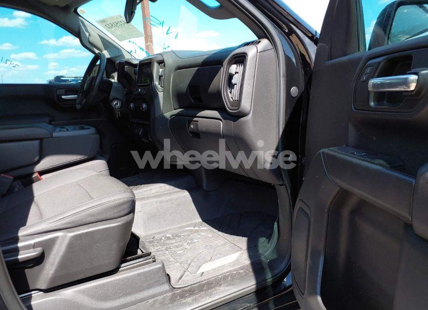 Photo 5 of 2019 Chevrolet Silverado 1500 CUSTOM TRAIL BOSS (VIN 3GCPYCEF7KG110838)