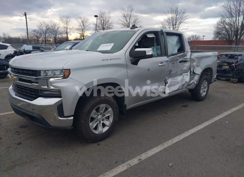 Photo 2 of 2021 Chevrolet Silverado 1500 4WD SHORT BED LT (VIN 3GCPYDEK0MG122805)