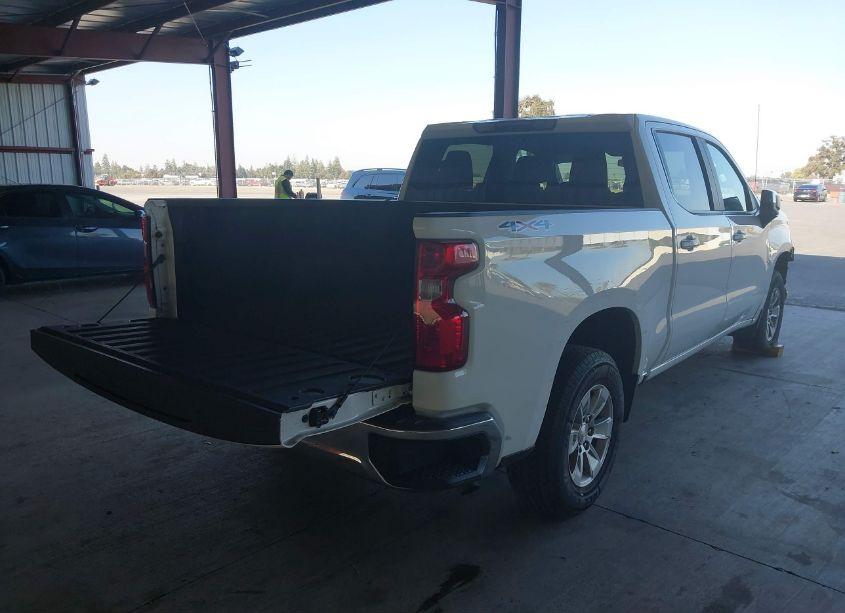 Photo 4 of 2019 Chevrolet Silverado 1500 LT (VIN 3GCPYDEK3KG293142)