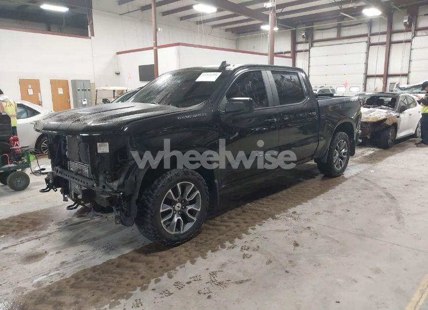 Photo 2 of 2021 Chevrolet Silverado 1500 4WD SHORT BED RST (VIN 3GCPYEEK9MG279819)