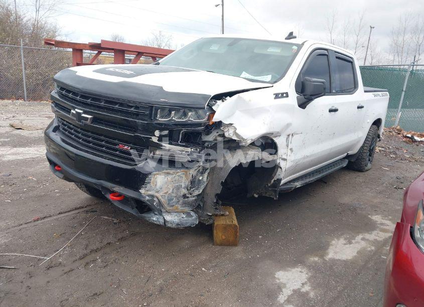Photo 2 of 2021 Chevrolet Silverado 1500 4WD SHORT BED LT TRAIL BOSS (VIN 3GCPYFED6MG474719)