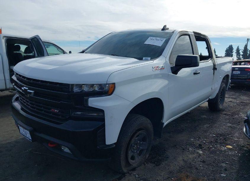 Photo 2 of 2021 Chevrolet Silverado 1500 4WD SHORT BED LT TRAIL BOSS (VIN 3GCPYFED7MG362446)