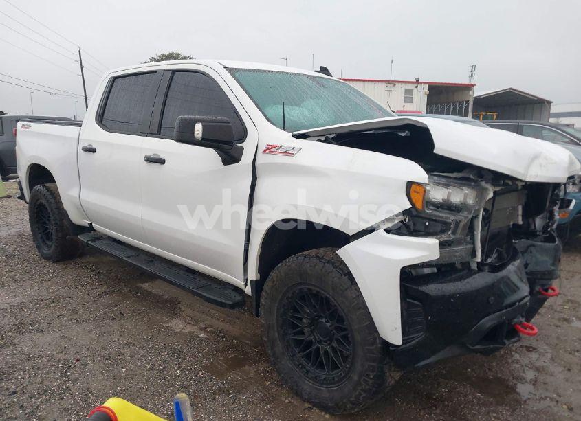2020 Chevrolet Silverado 1500 4WD SHORT BED LT TRAIL BOSS (VIN 3GCPYFED8LG358260) main photo